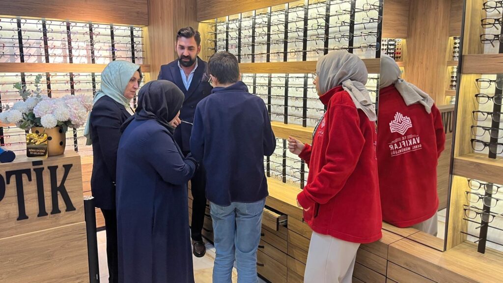 Bir çift gözlük bir ömür aydınlık