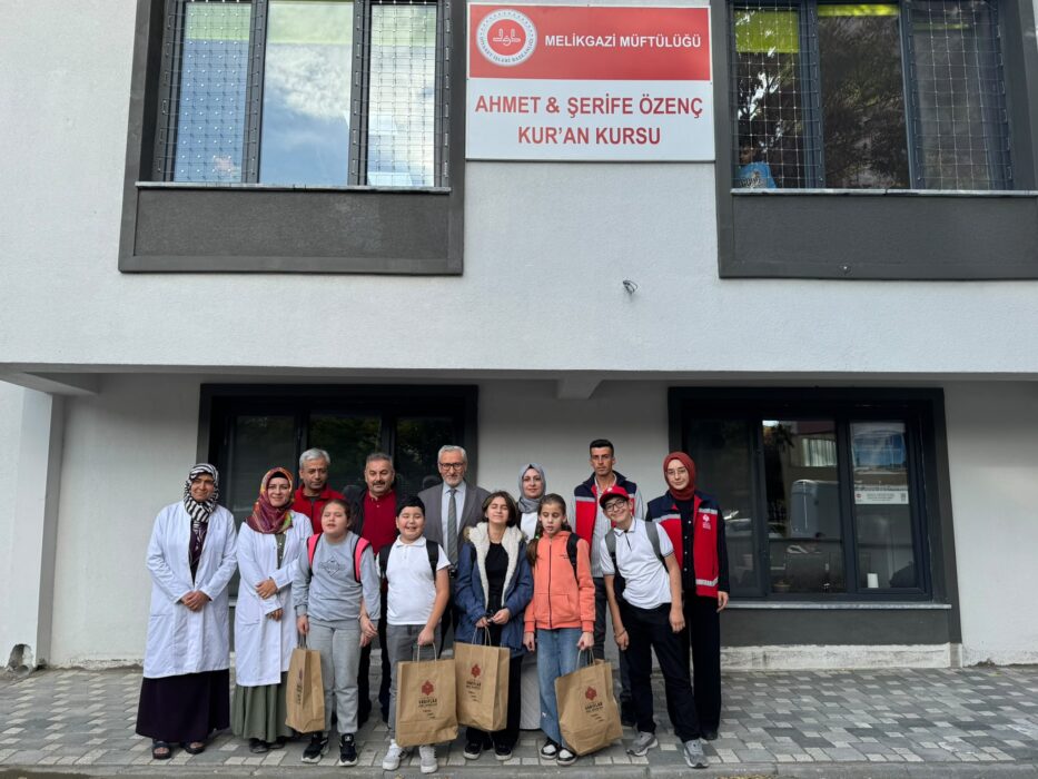PARMAK UÇLARINDA AYETLER, GÖNÜLLERDE İYİLİK