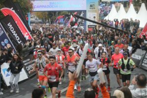 Salomon Cappadocia Ultra Trail’de dereceye giren sporcular ödüllerini aldı