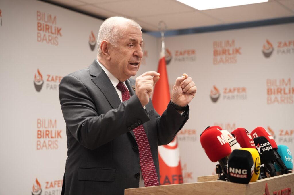 ‘Foncular dışarıda dolaşmaya devam ederken gazeteciler tutuklanıyor
