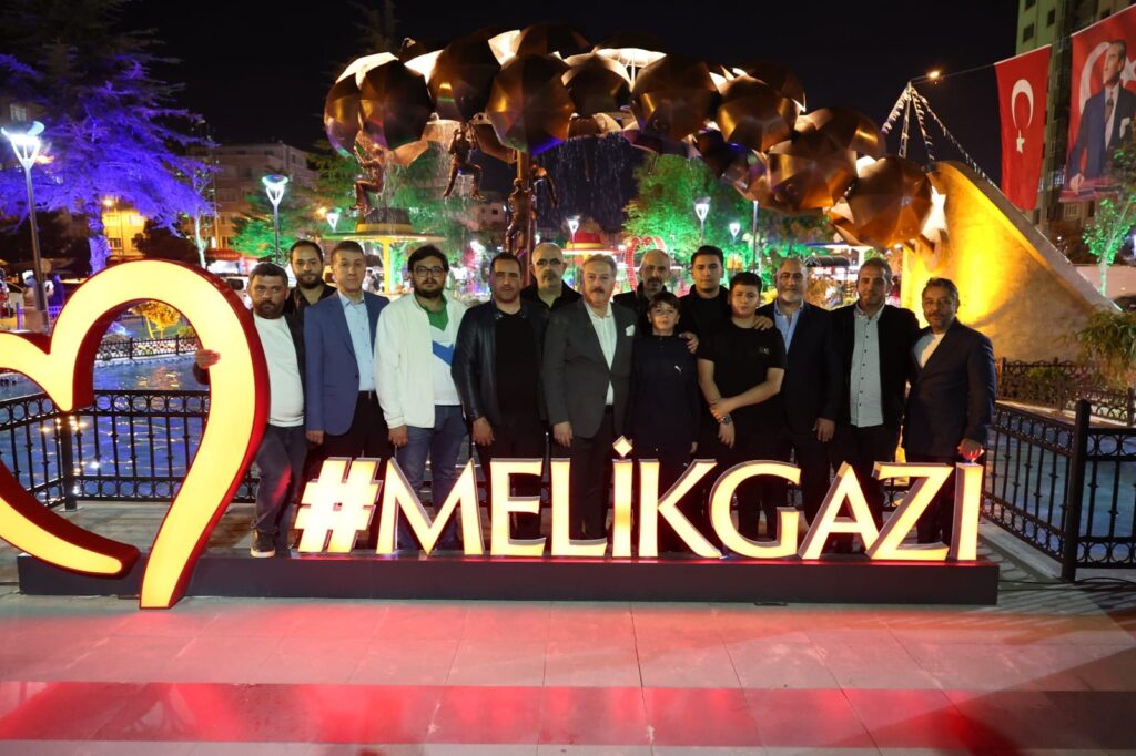 Melikgazi belediyesi Mustafa Tümgüç parkı şehrin kalbinde açıldı